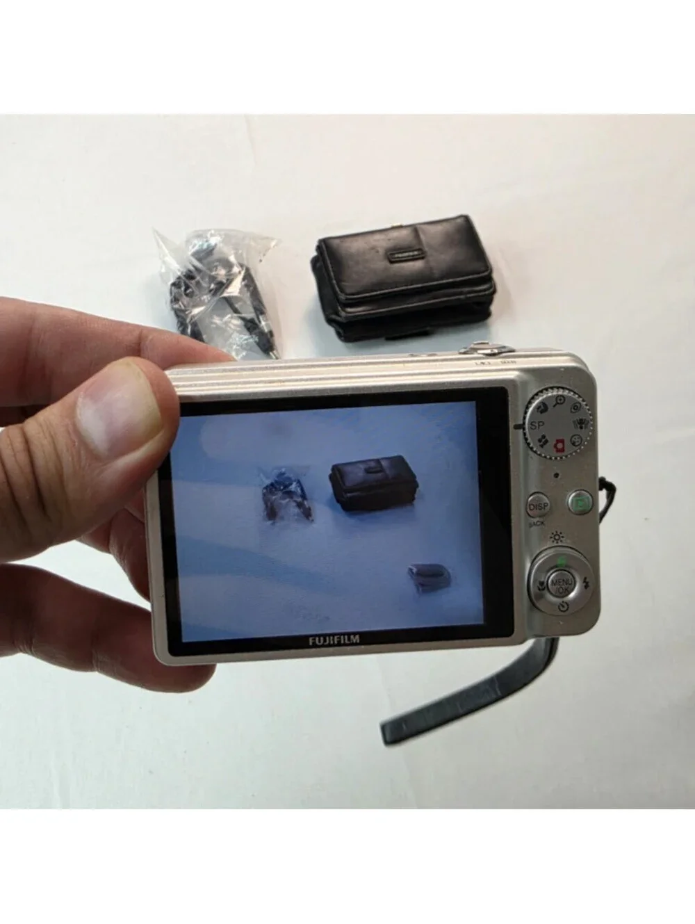 Fujifilm Finepix J150W Silver Digital Camera Lot Battery Leather Case Charger